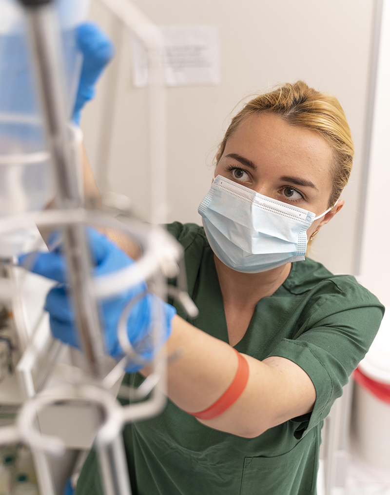 Personnel médical avec une potence
