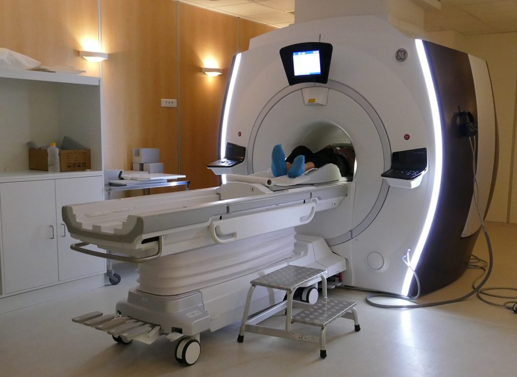 femme enceinte dans une IRM